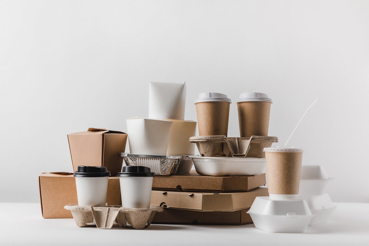 pizza boxes and disposable coffee cups with take away boxes on tabletop; Shutterstock ID 1027673791; purchase_order: MSE; job: MSE; client: MSE; other: 