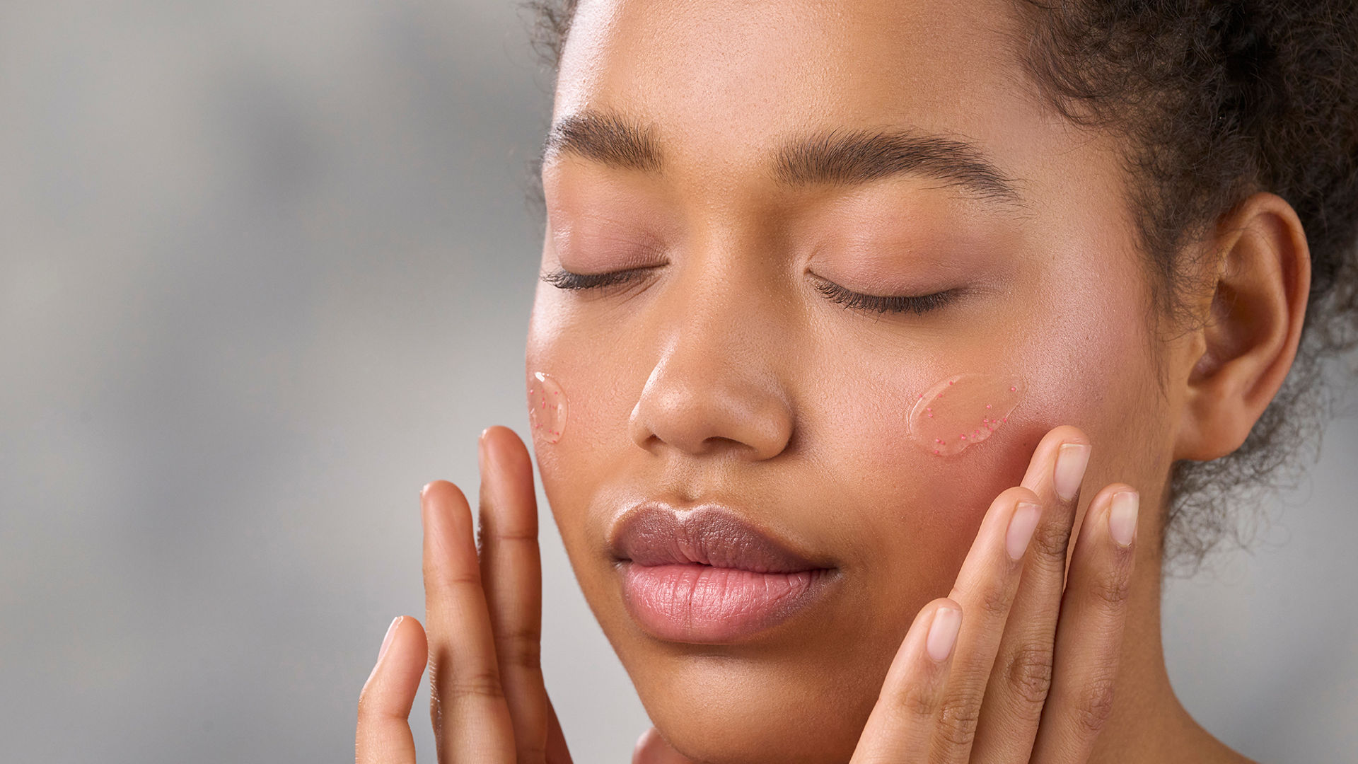 Omya Cosmospheres with dark skin model