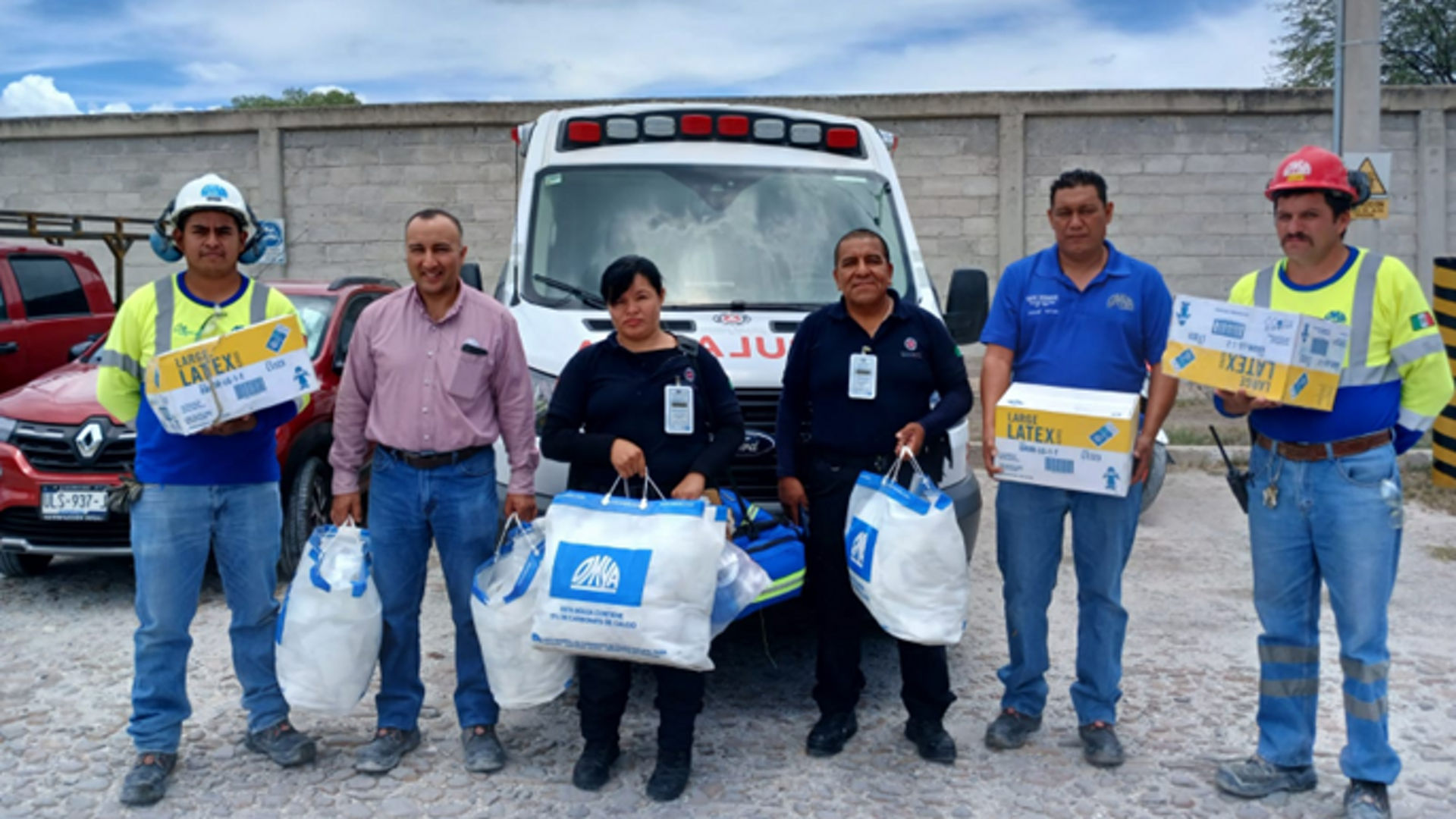 Omya employees making a donation of sanitary materials
