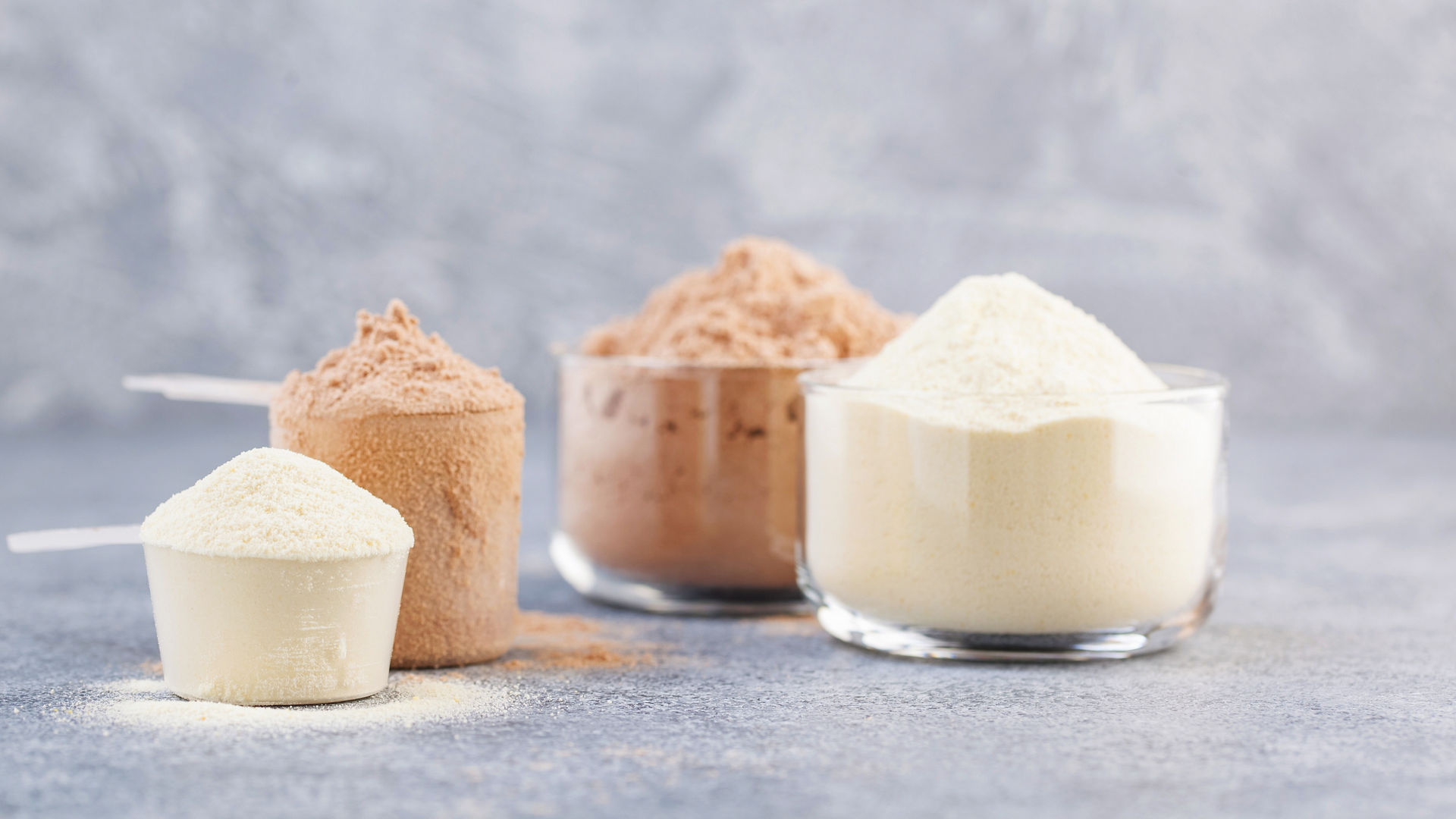 Omya powder flow solutions with natural calcium carbonate to improve flowability, reduce caking, and enhance processing efficiency in powdered food, pharmaceutical products