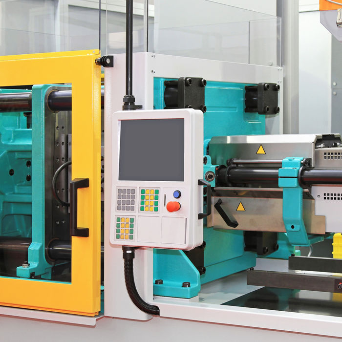 Injection moulding machine for plastic parts production