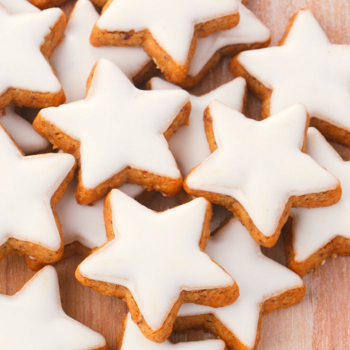 Cinnamon stars, german zimtsterne